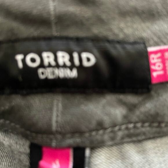 Torrid Gray Denim Jeggings Sz. 16 - Picture 8 of 8
